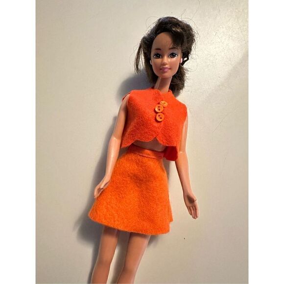 Vintage Fashion Model Barbie with 70s Retro Orange Outfit Dress Brown Hair - Picture 2 of 6
